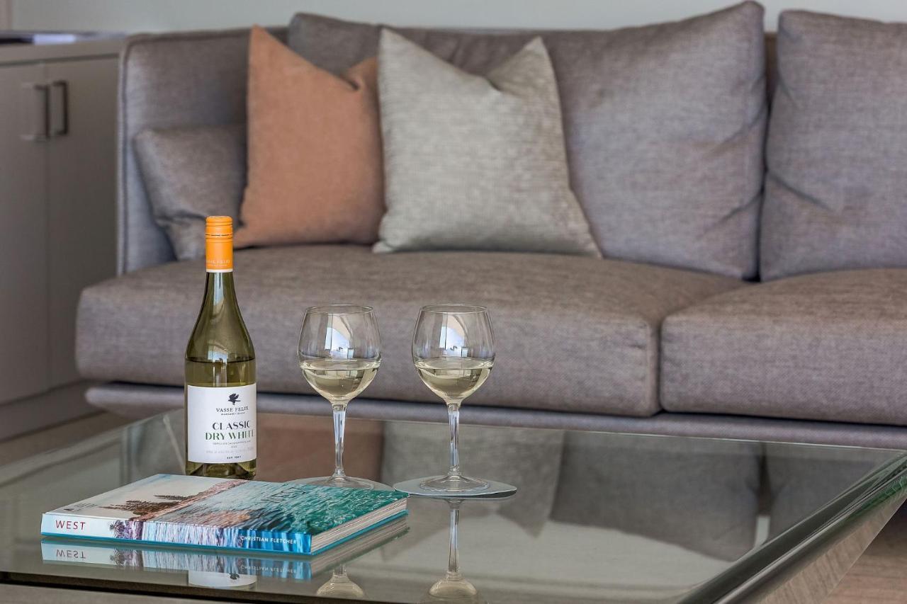 Smiths Beach Resort Yallingup Dış mekan fotoğraf A bottle of 2015 Dry Creek Valley Sauvignon Blanc