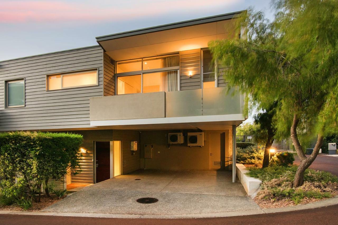 Smiths Beach Resort Yallingup Dış mekan fotoğraf A modern house in the suburb of Toorak, Melbourne, Australia