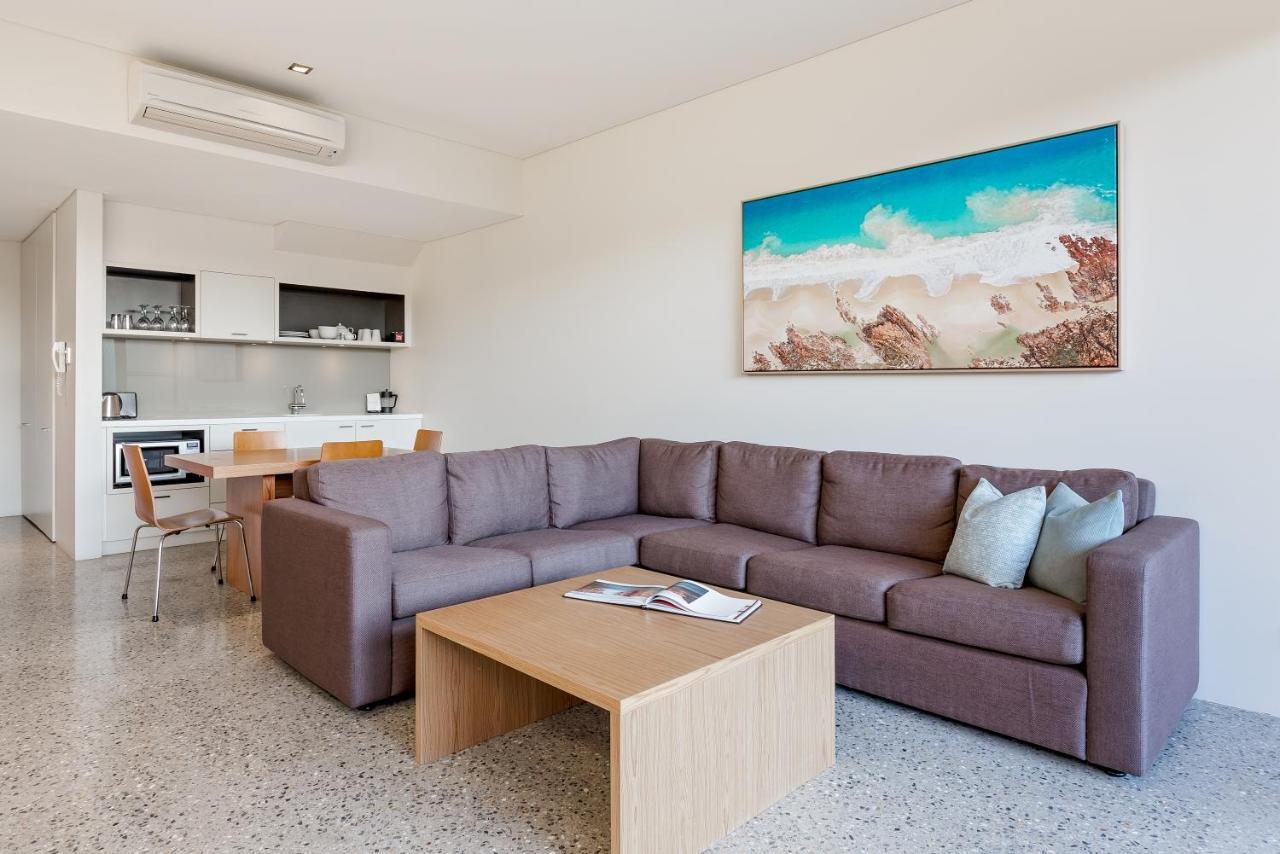 Smiths Beach Resort Yallingup Dış mekan fotoğraf A living room with a sectional sofa